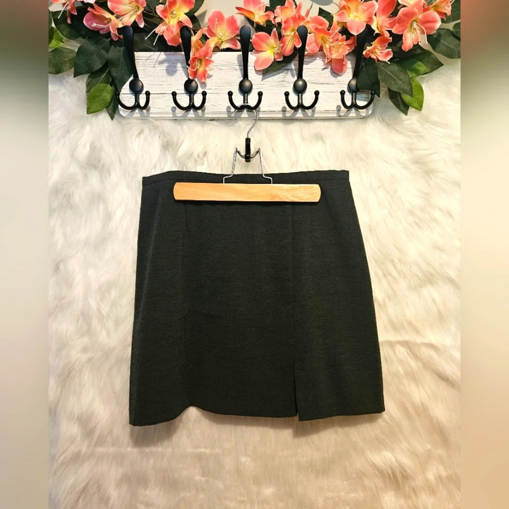 Smart Set Classic Slit Hem Skirt